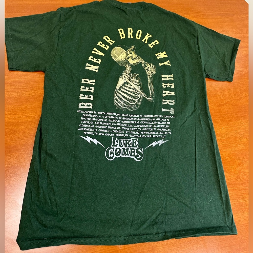 Luke Combs Merch Unisex M - Beer Never Broke My Heart Tour T-Shirt
